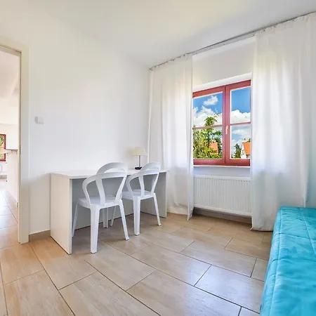 Przy Jeziorze Sun & Snow Osada Zamkowa Holiday home *